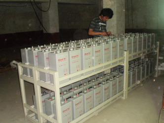 逸华电源汗血马蓄电池300AH，电池架 安装现场