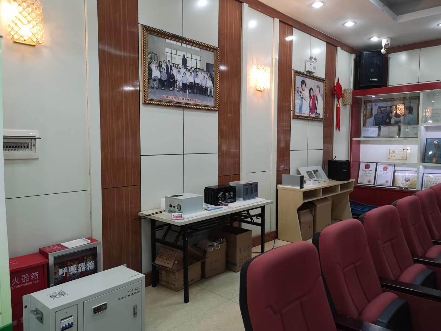 逸华电源产品展示