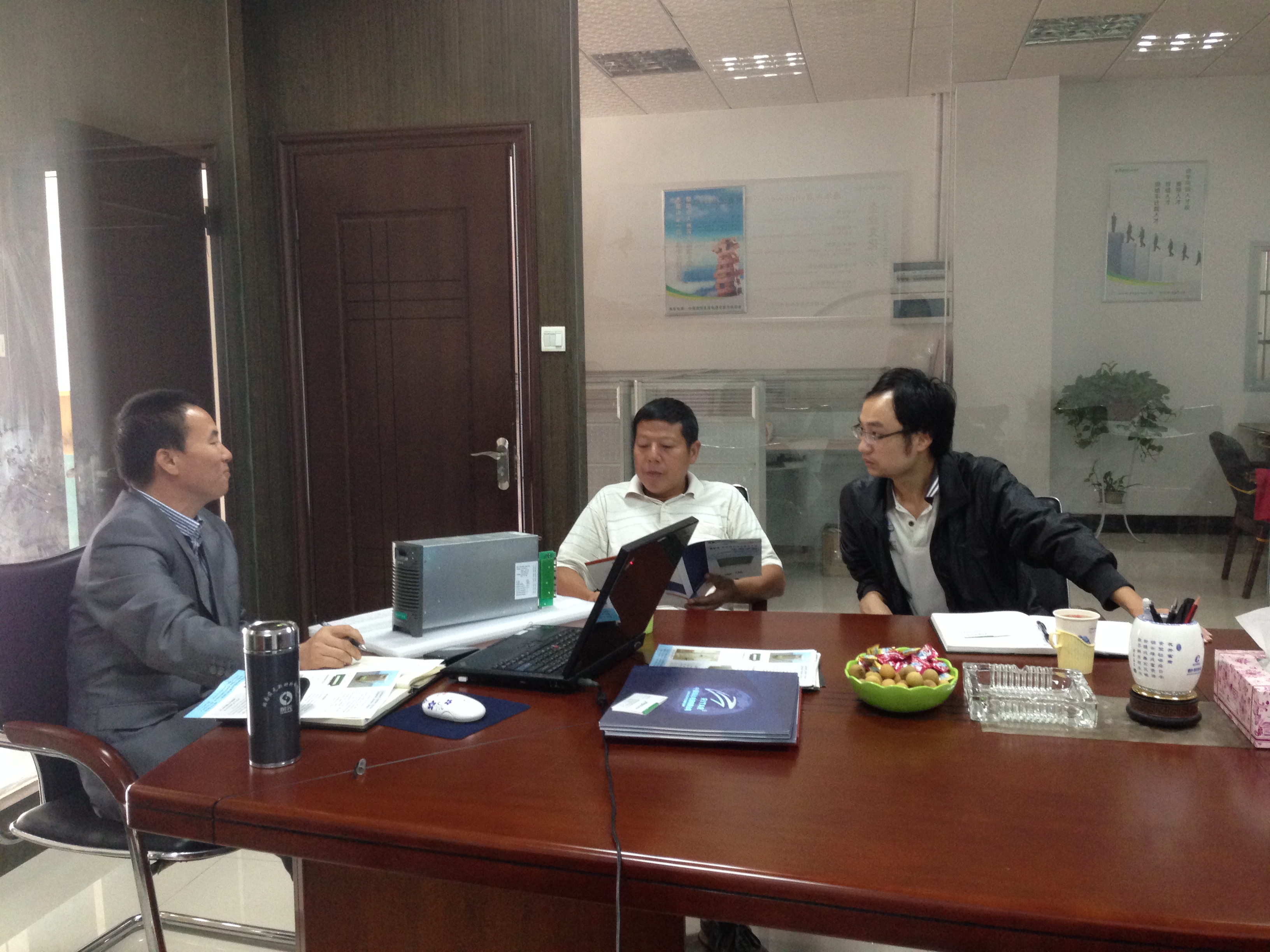 湖南紫光高层莅临逸华电源考察